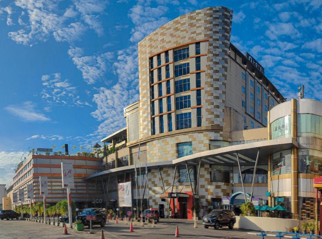 Grand Qin Hotel Banjarbaru Extérieur photo