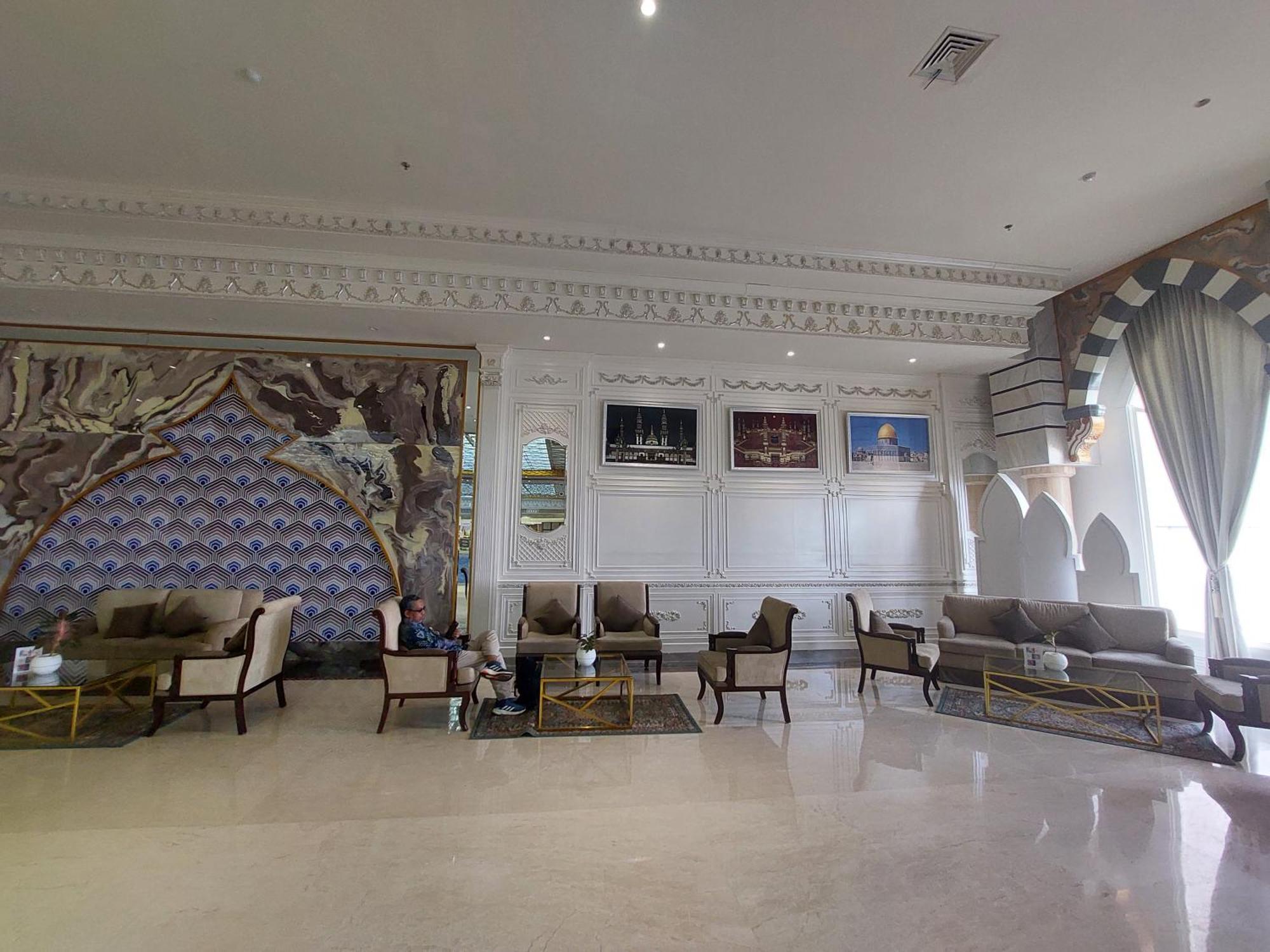 Grand Qin Hotel Banjarbaru Extérieur photo