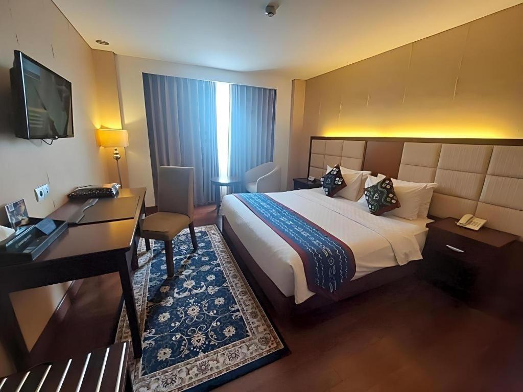 Grand Qin Hotel Banjarbaru Extérieur photo