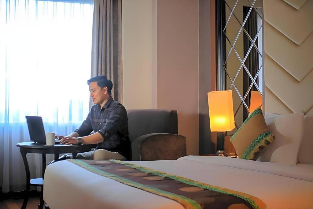 Grand Qin Hotel Banjarbaru Extérieur photo