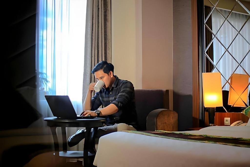 Grand Qin Hotel Banjarbaru Extérieur photo