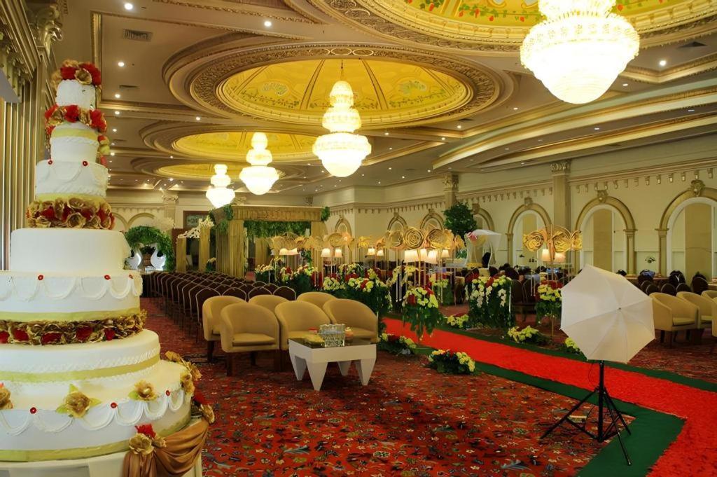 Grand Qin Hotel Banjarbaru Extérieur photo