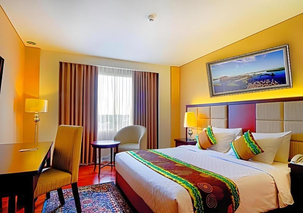 Grand Qin Hotel Banjarbaru Extérieur photo