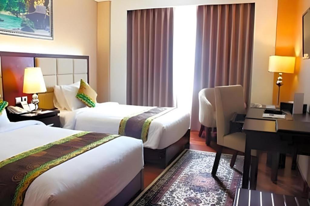 Grand Qin Hotel Banjarbaru Extérieur photo