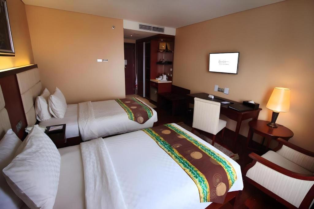 Grand Qin Hotel Banjarbaru Extérieur photo