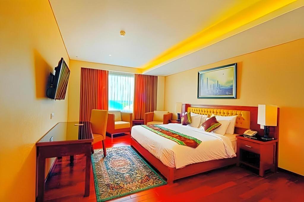 Grand Qin Hotel Banjarbaru Extérieur photo