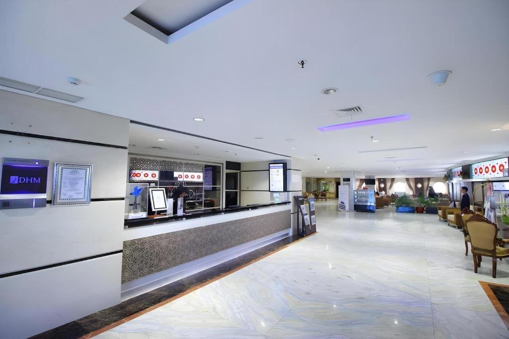 Grand Qin Hotel Banjarbaru Extérieur photo