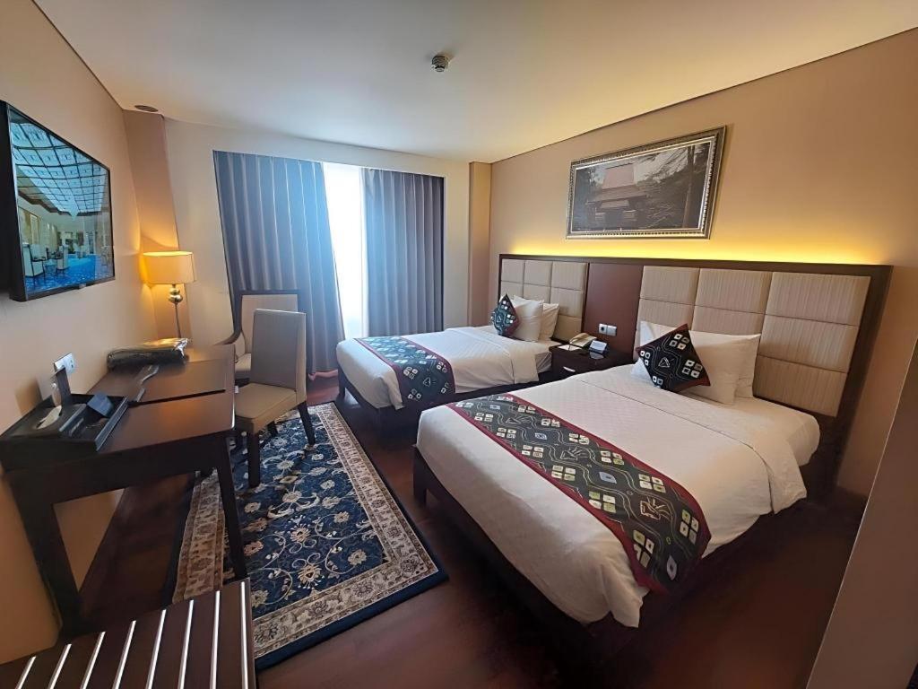 Grand Qin Hotel Banjarbaru Extérieur photo
