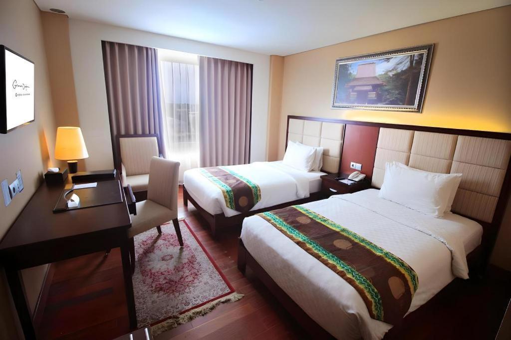 Grand Qin Hotel Banjarbaru Extérieur photo