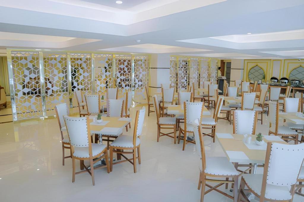 Grand Qin Hotel Banjarbaru Extérieur photo