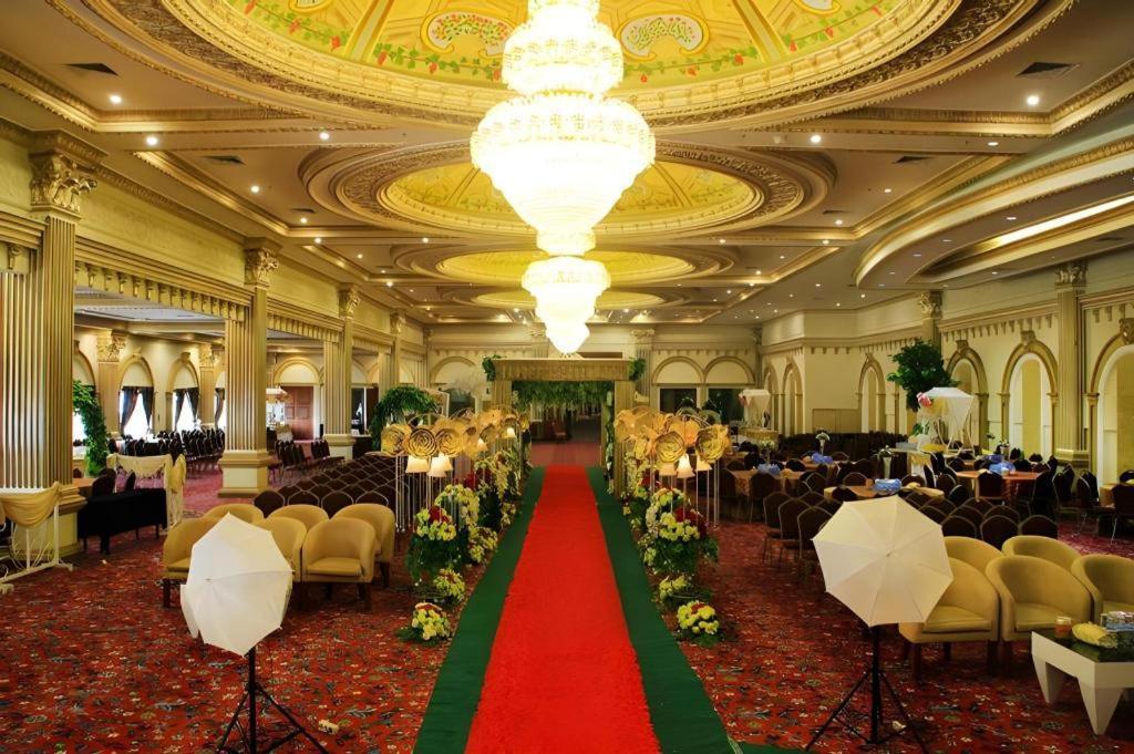 Grand Qin Hotel Banjarbaru Extérieur photo