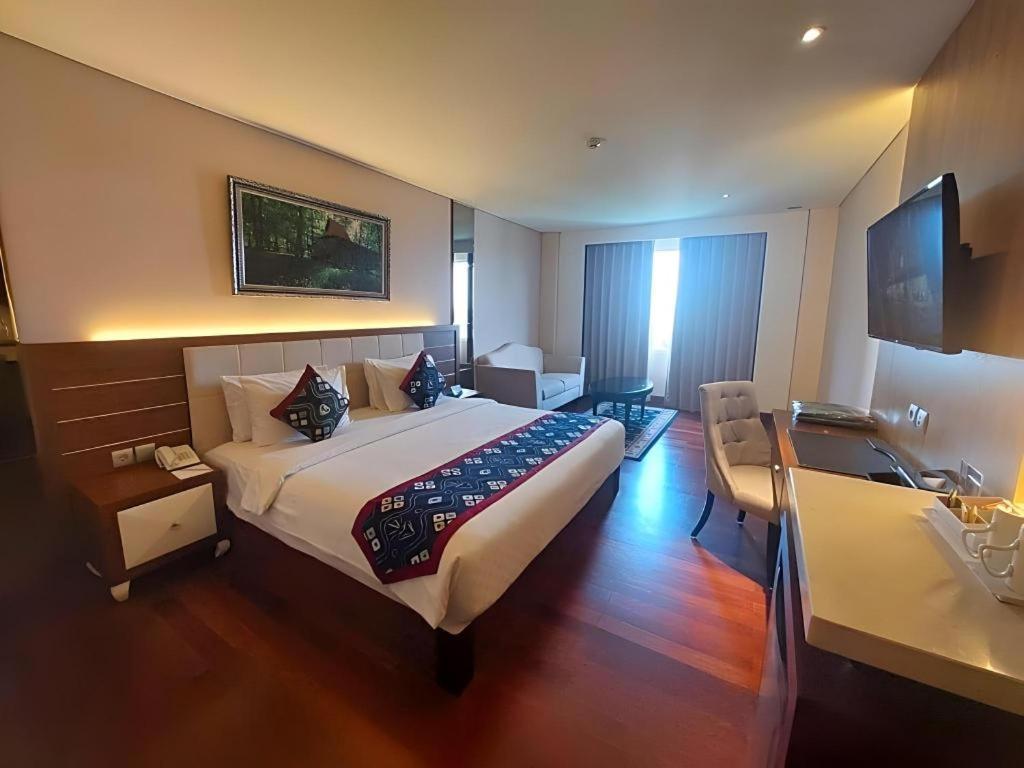 Grand Qin Hotel Banjarbaru Extérieur photo