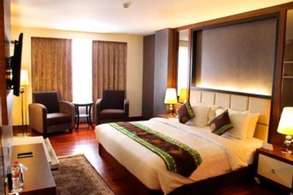 Grand Qin Hotel Banjarbaru Extérieur photo