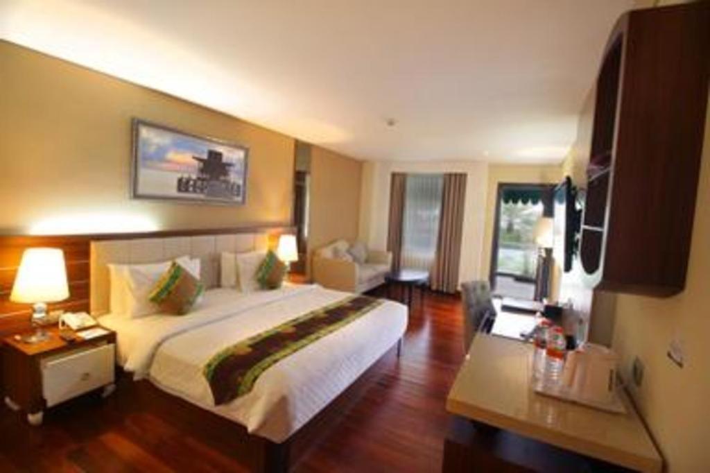 Grand Qin Hotel Banjarbaru Extérieur photo