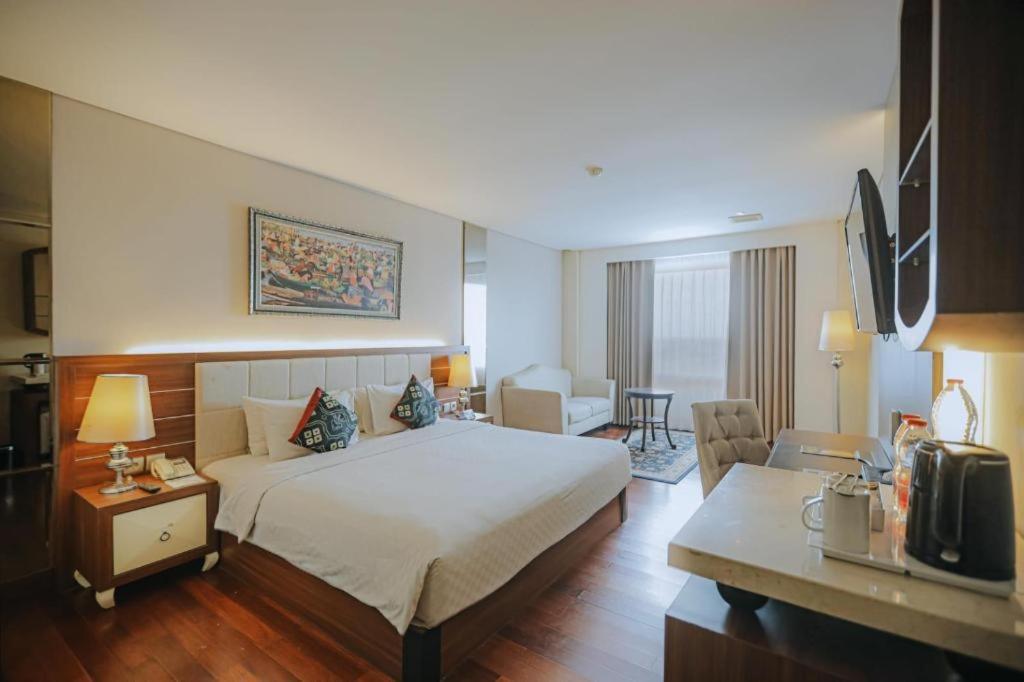 Grand Qin Hotel Banjarbaru Extérieur photo