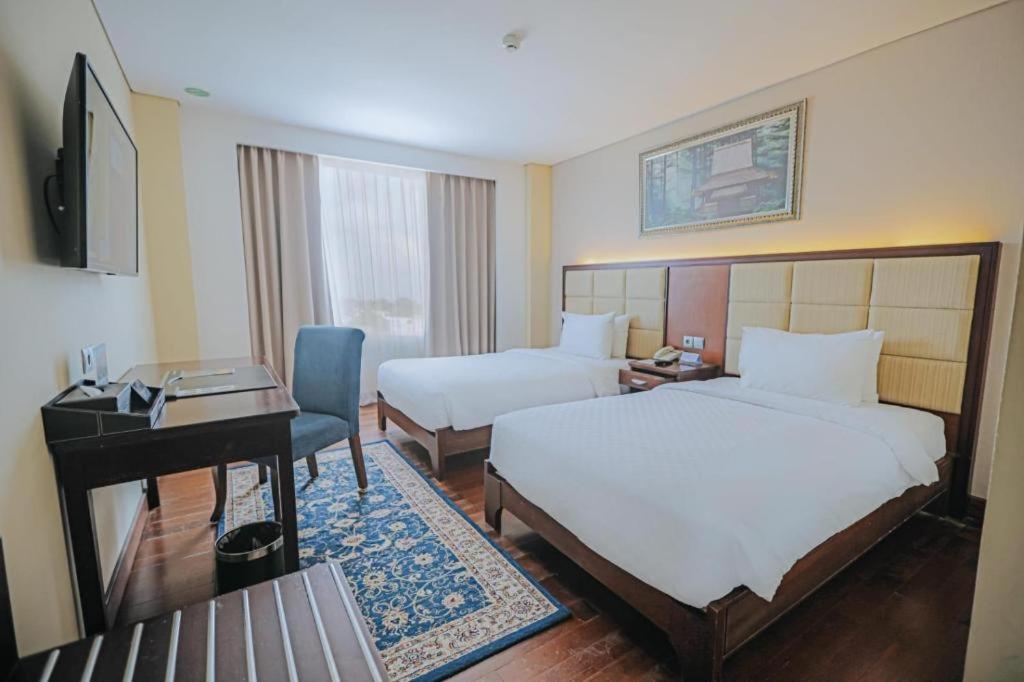 Grand Qin Hotel Banjarbaru Extérieur photo