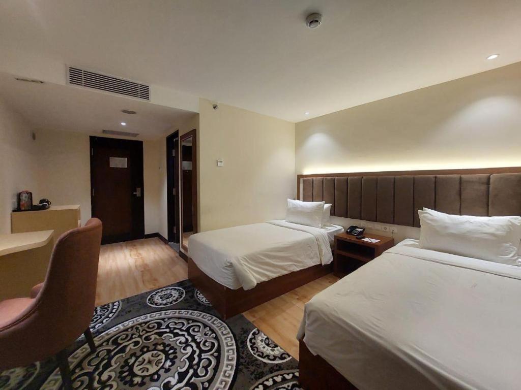 Grand Qin Hotel Banjarbaru Extérieur photo