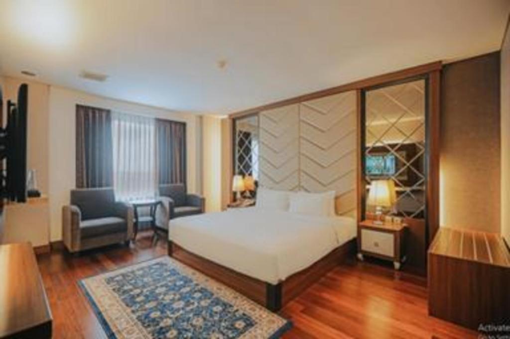 Grand Qin Hotel Banjarbaru Extérieur photo