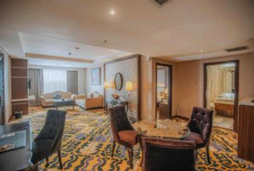 Grand Qin Hotel Banjarbaru Extérieur photo