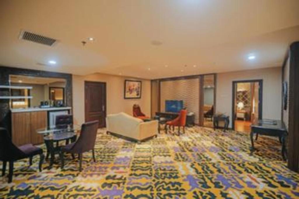 Grand Qin Hotel Banjarbaru Extérieur photo