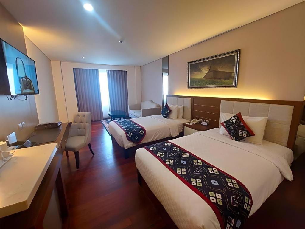 Grand Qin Hotel Banjarbaru Extérieur photo