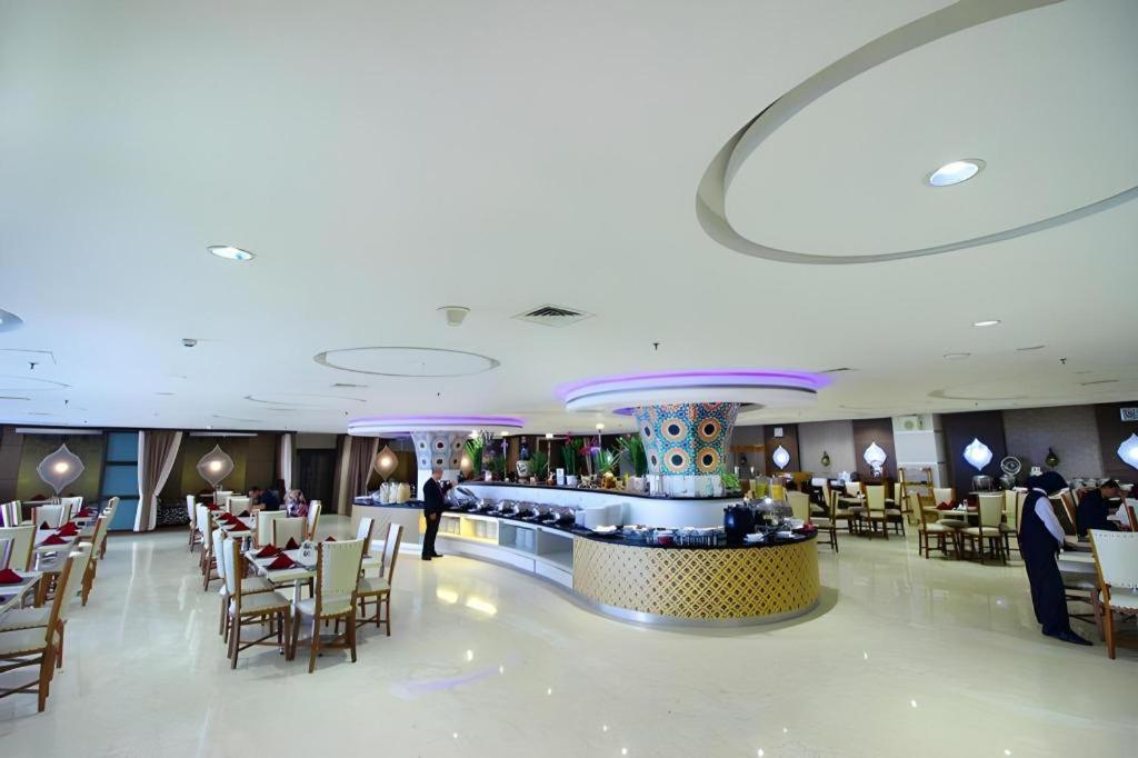 Grand Qin Hotel Banjarbaru Extérieur photo
