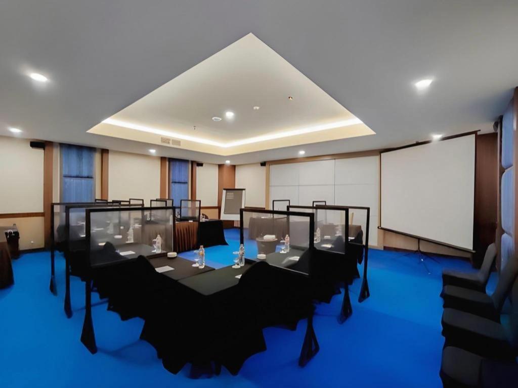 Grand Qin Hotel Banjarbaru Extérieur photo