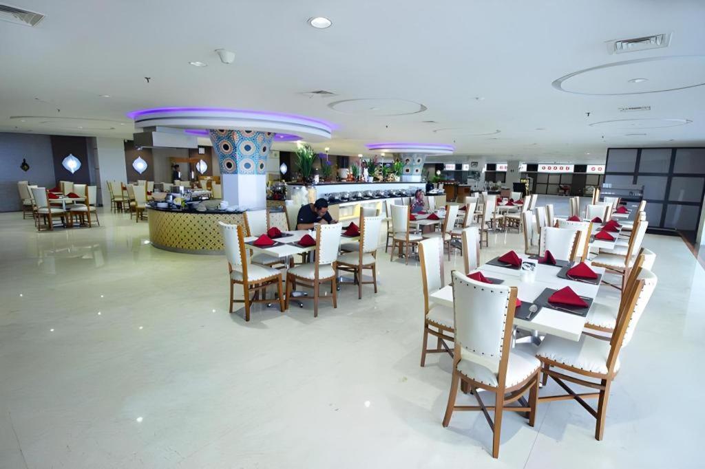 Grand Qin Hotel Banjarbaru Extérieur photo